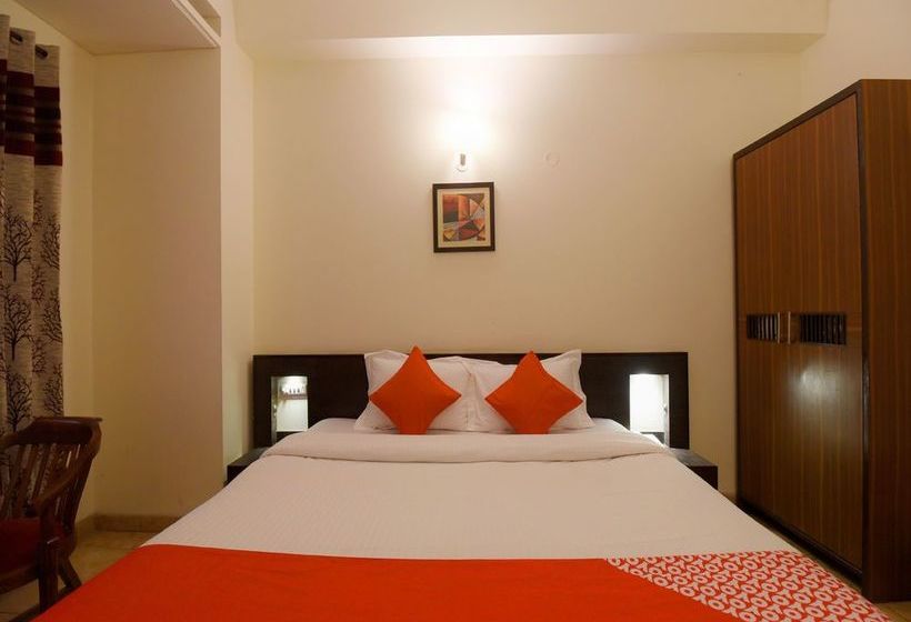 Hotel Oyo 17097 Kenwood Resort 18