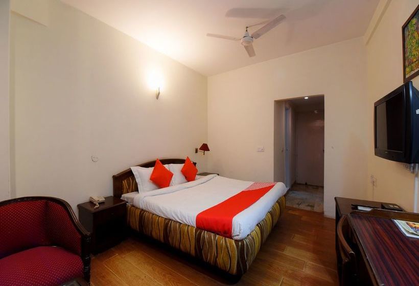 Hotel Oyo 17097 Kenwood Resort 9