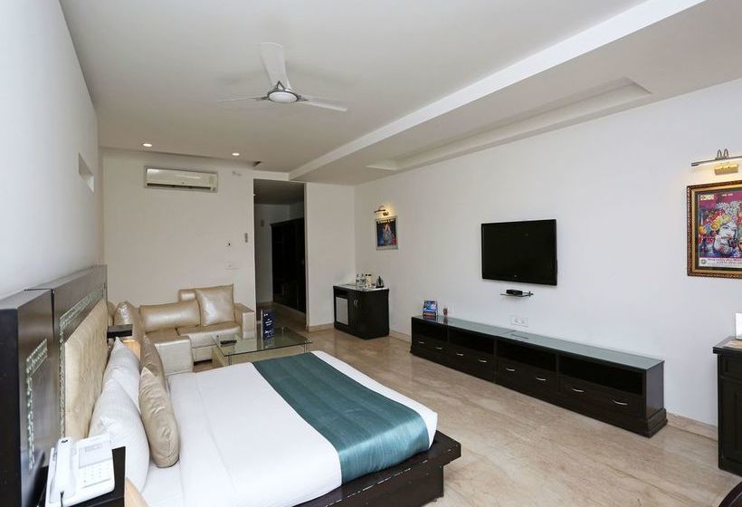 Hotel Oyo 13564 Near Prem Mandir 11