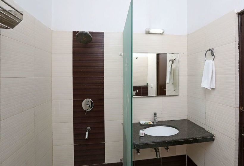 Hotel Oyo 13564 Near Prem Mandir 17