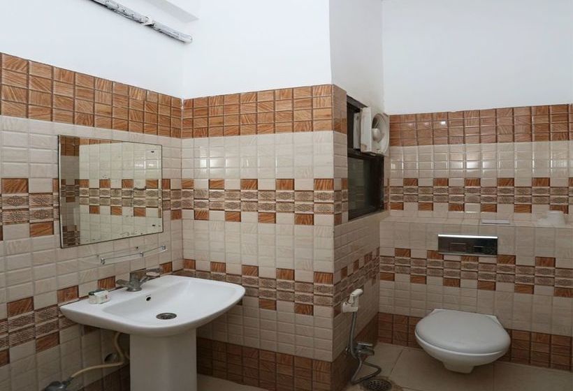 Hotel Oyo 13564 Near Prem Mandir 18