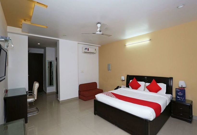 Hotel Oyo 13564 Near Prem Mandir 2