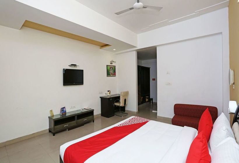 Hotel Oyo 13564 Near Prem Mandir 3