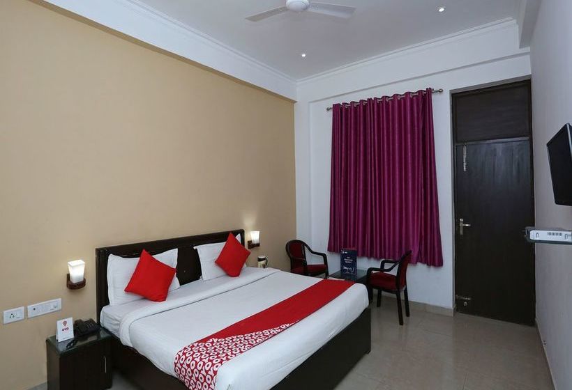 Hotel Oyo 13564 Near Prem Mandir 5