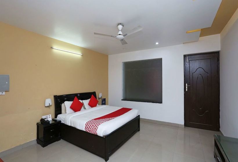 Hotel Oyo 13564 Near Prem Mandir 7