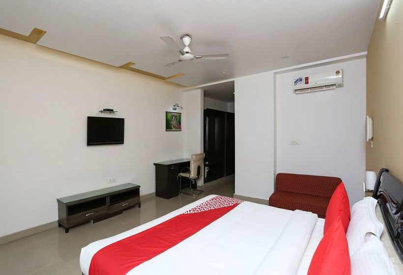 Hotel Oyo 13564 Near Prem Mandir 9