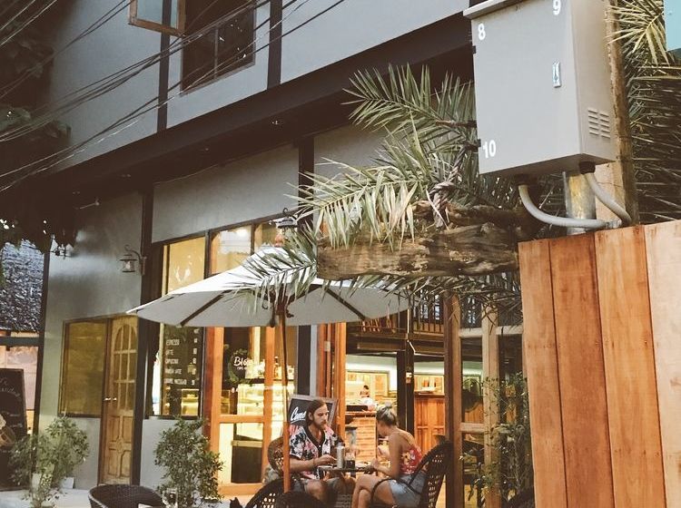Bloom Cafe & Hostel 16