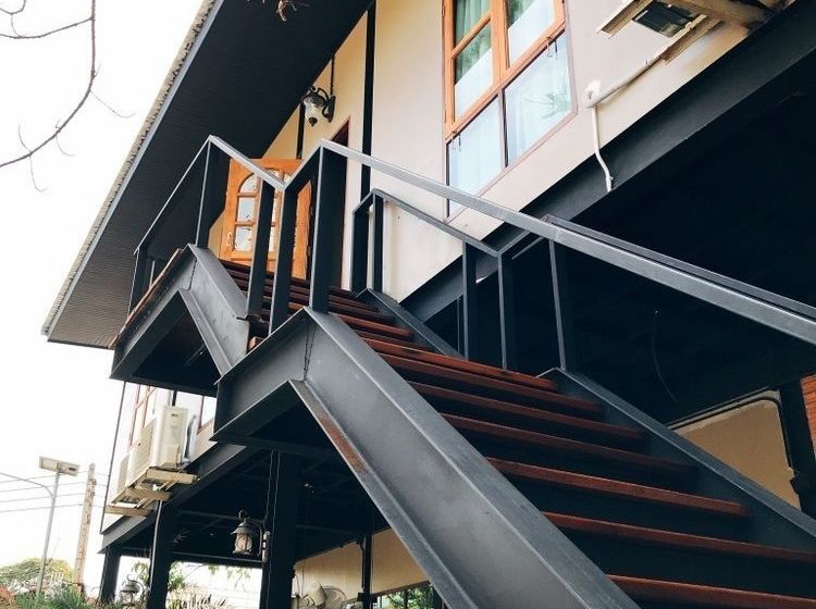 Bloom Cafe & Hostel 18