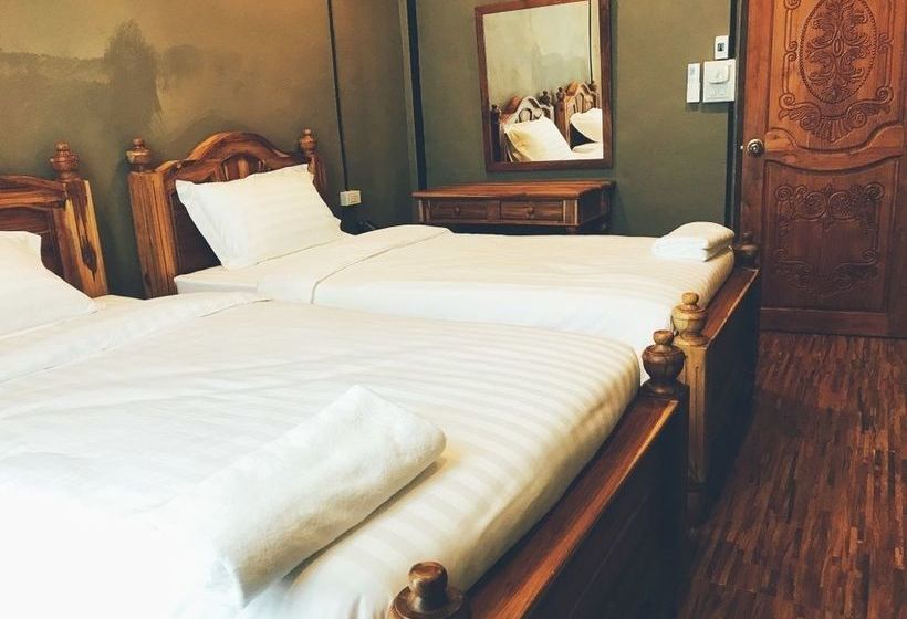 Bloom Cafe & Hostel 9