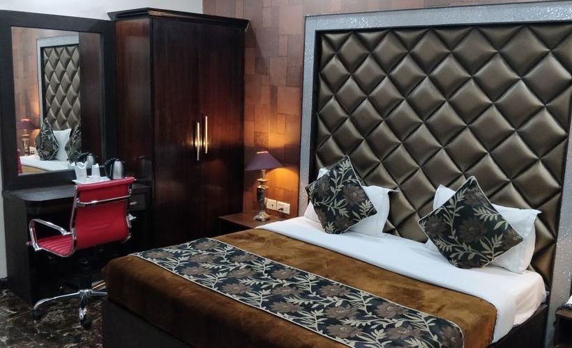 Hotel Mansarover Paradise 4