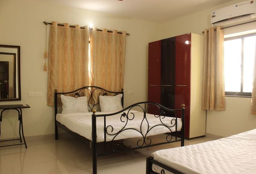 Oyo 6237 Home Cozy 2bhk Candolim 2