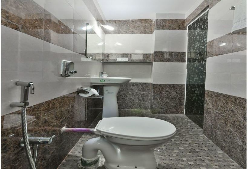 Oyo 11525 Hotel Queen Of Queens Standard 17