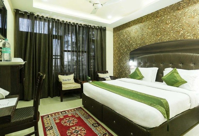 Hotel Roshan House 13