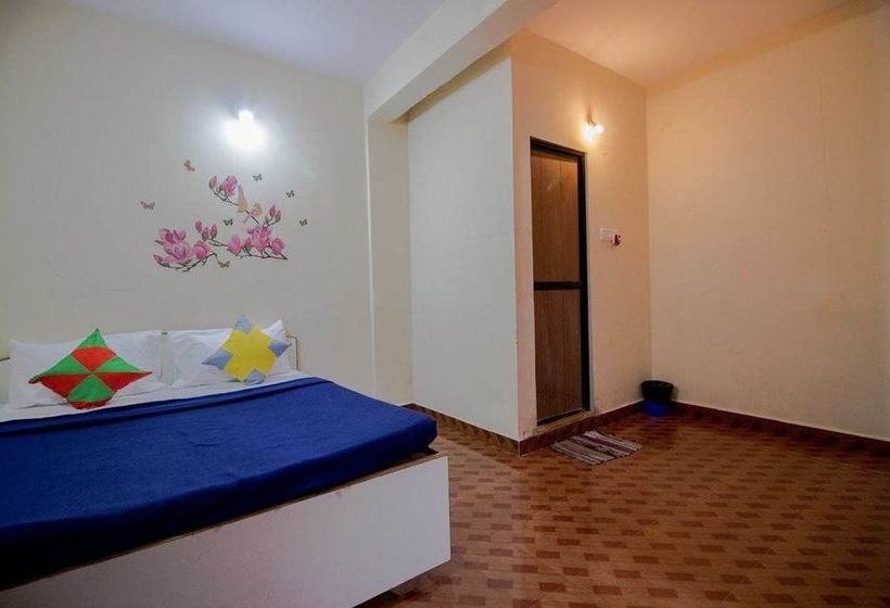 Oyo 14449 Home Decent Studio Calangute 2