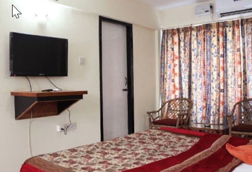 Hotel Ocean Waves Meera 8