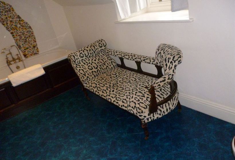 Moonfleet Manor & Sports Resort