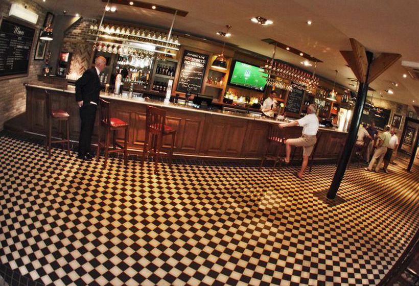 Hotel Old Thorns Manor 10