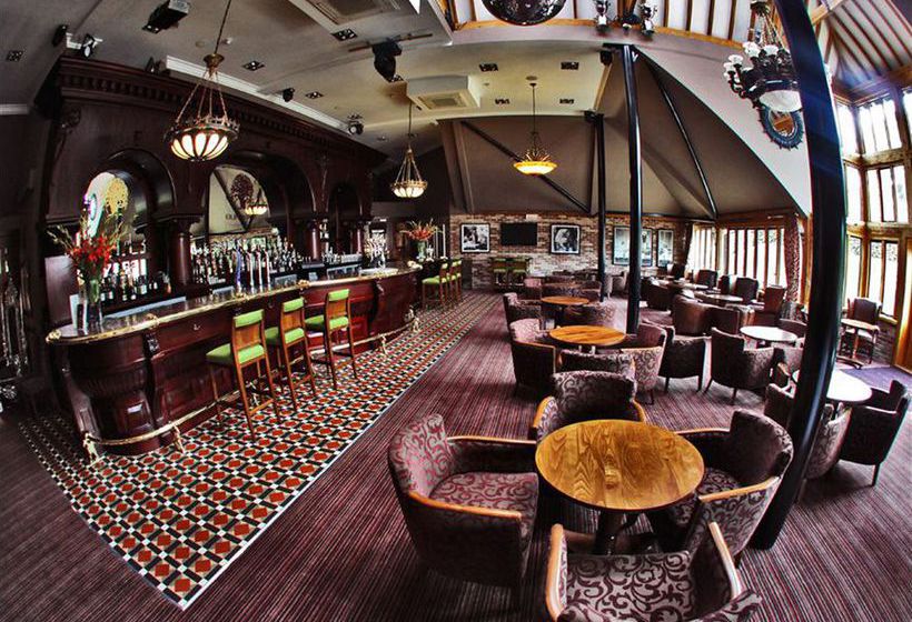 Hotel Old Thorns Manor 8