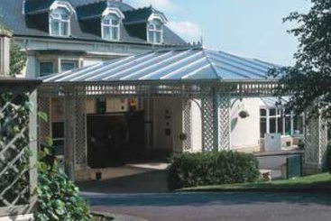 Blunsdon House Hotel