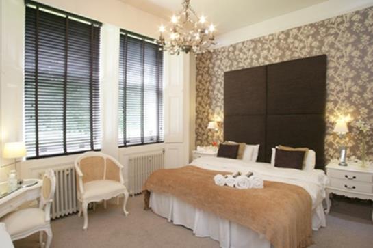 Hotel Langtry Manor Love Nest of a King 6