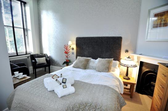 Hotel Langtry Manor Love Nest of a King 8