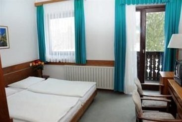 Zlatorog Hotel 10