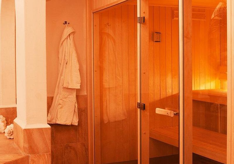 Hotel De Arendshoeve 14