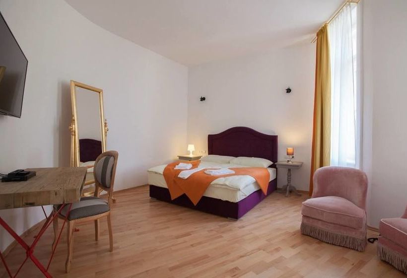 Hotel Pension Museum 17