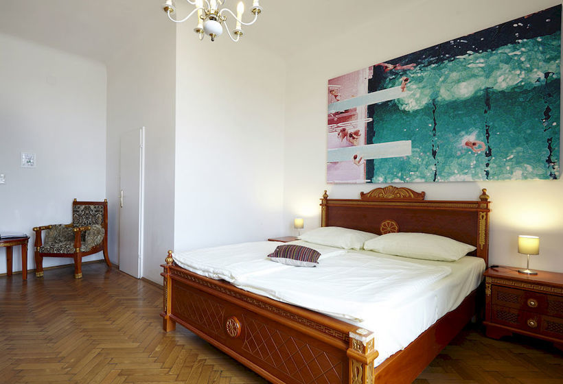 Hotel Pension Museum 4