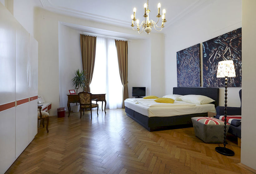 Hotel Pension Museum 8