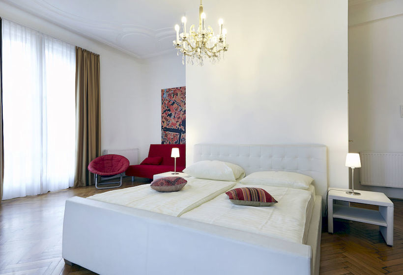 Hotel Pension Museum 9