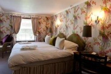 Bespoke BridgeHouse Hotel 1