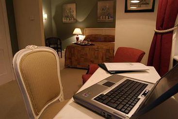 Hotel Hurtwood Inn 1