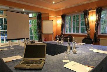 Hotel Hurtwood Inn 17