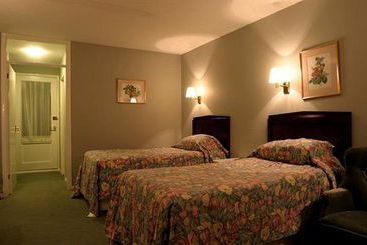 Hotel Hurtwood Inn 3