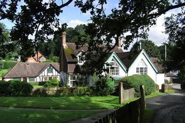 Hotel Hurtwood Inn 7