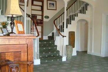 Lynton Cottage Hotel & Restaurant 1