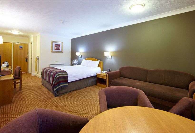 Resort Village Hotel & Leisure Club Wirral 10