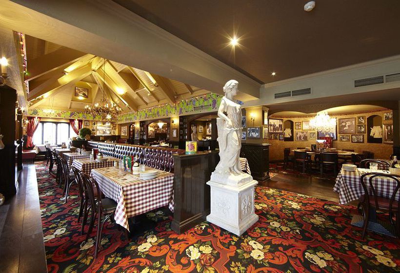 Resort Village Hotel & Leisure Club Wirral 4