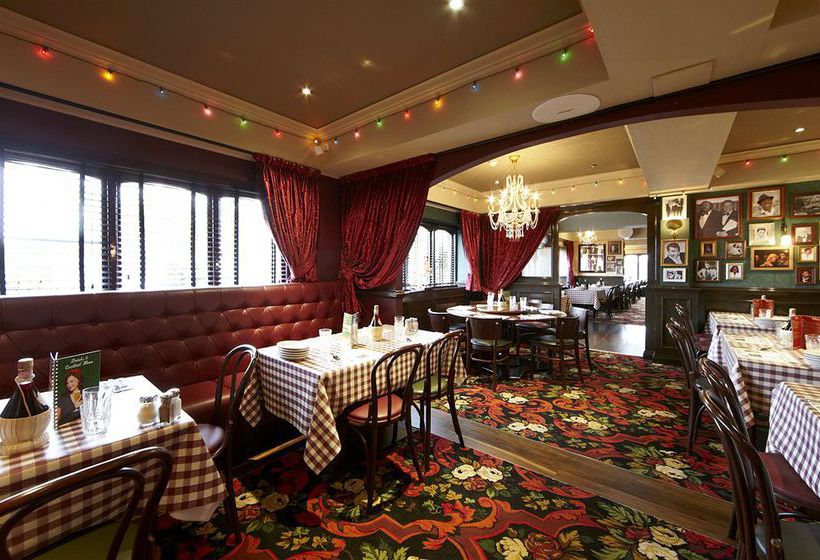 Resort Village Hotel & Leisure Club Wirral 8