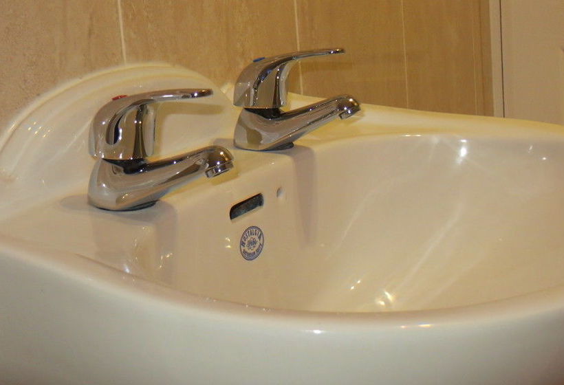 Hotel Ambassador Court 16