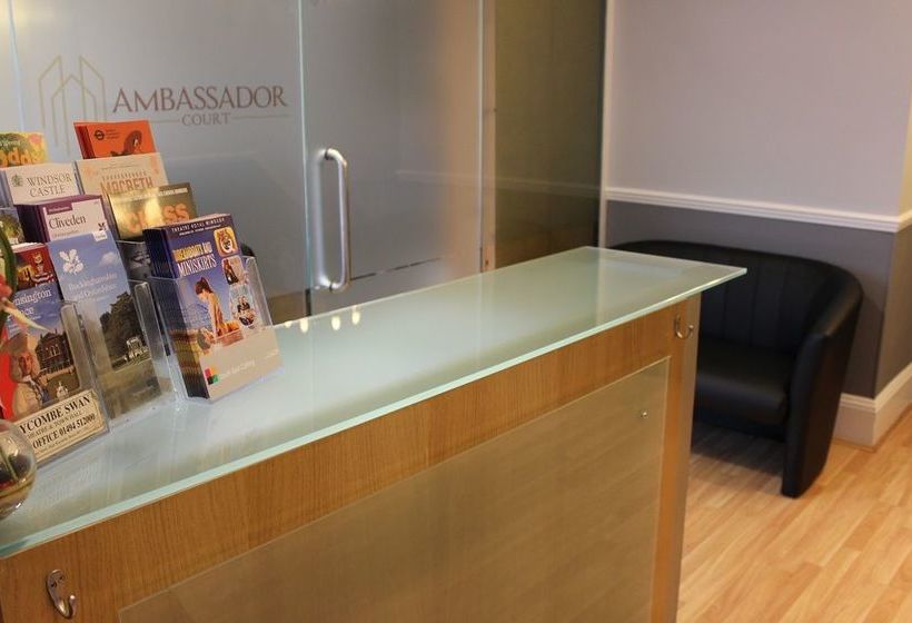 Hotel Ambassador Court 18