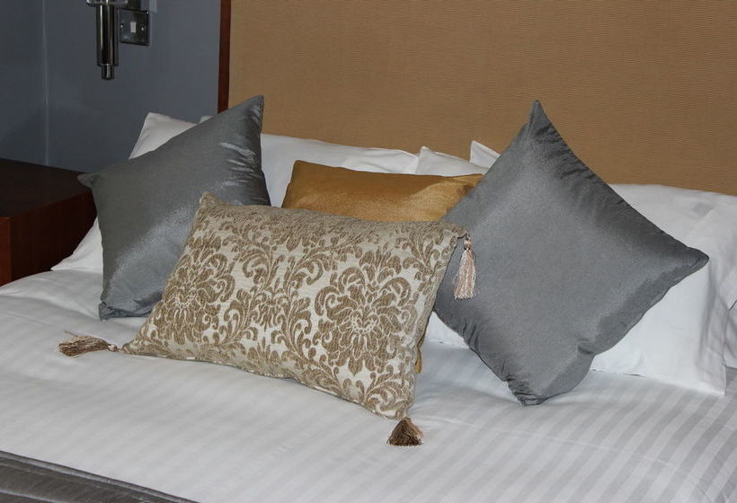 Hotel Ambassador Court 8