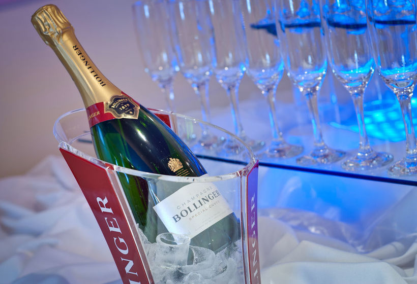 Suites Hotel Knowsley 5