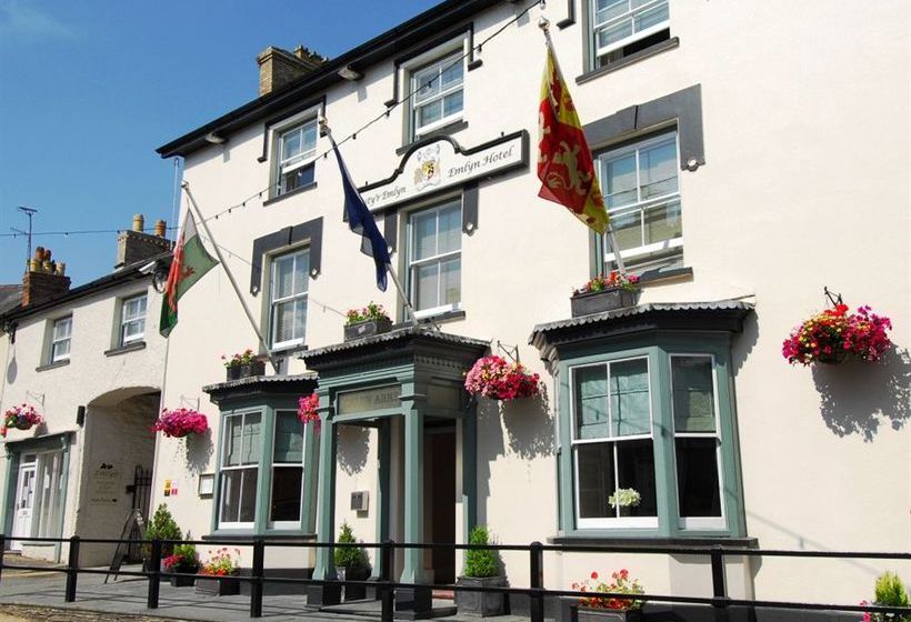 Emlyn Arms Hotel