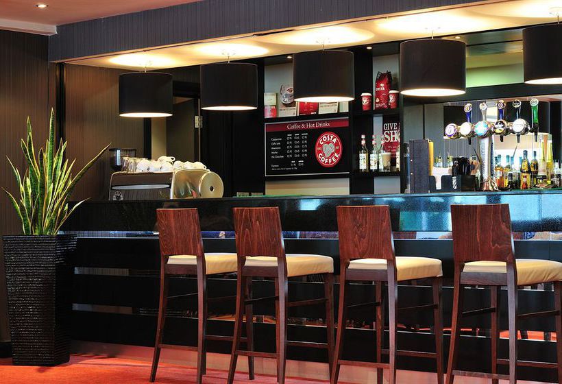 Hotel DoubleTree by Hilton Woking 1