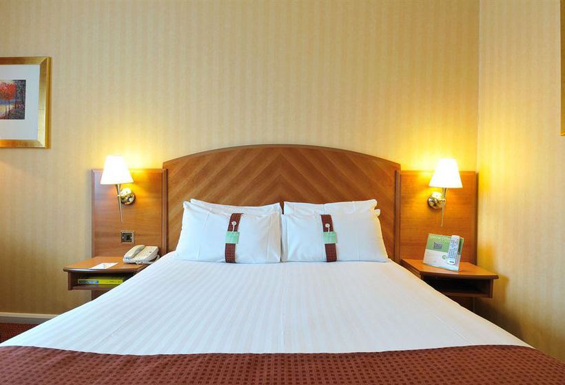 Hotel DoubleTree by Hilton Woking 11