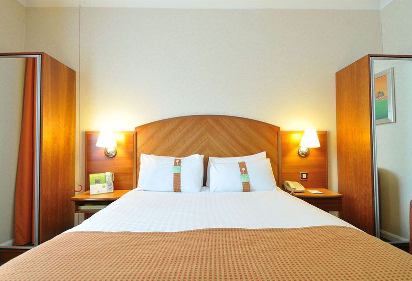 Hotel DoubleTree by Hilton Woking 12