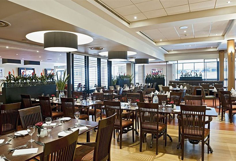 Hotel DoubleTree by Hilton Woking 4