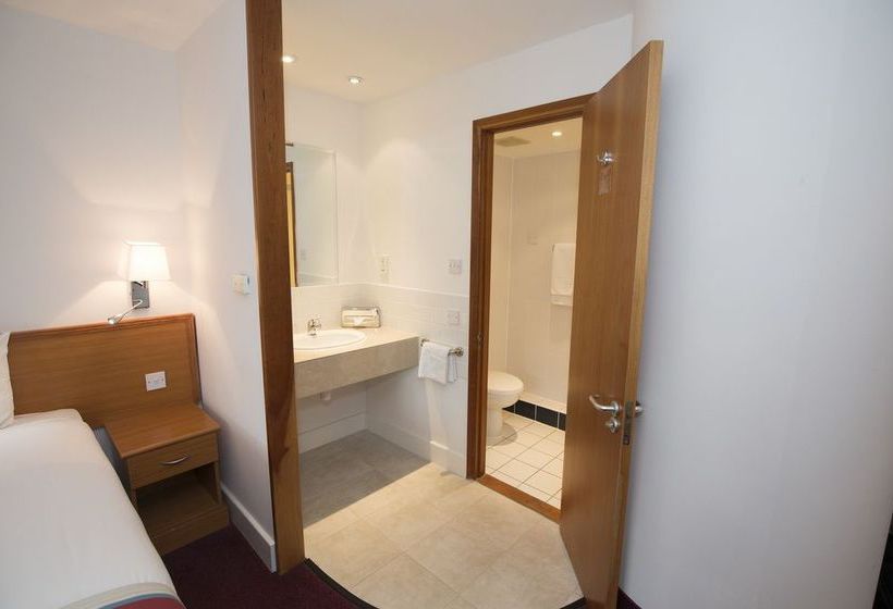 Hotel Ramada Cambridge 8